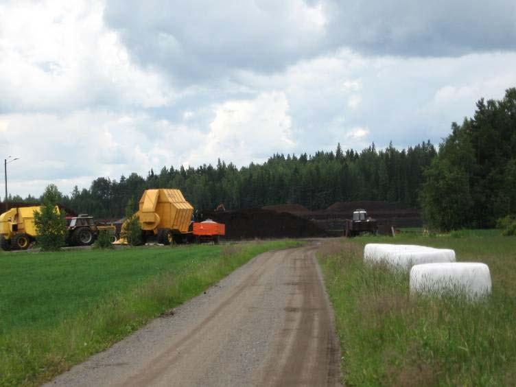 Harju on paikoin vain 100 metrin levyinen, polveileva ja 15-25 metriä ympäristöään korkeammalla. Harjun ja Talpianjärven kainalossa on turvetuotantoalue.