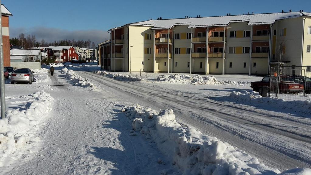 Ehdotetaan viheralueiden valjastamista pysäköintikäyttöön (kuten on tehty jo MW kadulla), jolloin saadaan ajoväylälle lisää leveyttä.