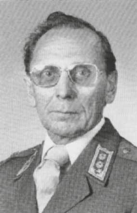 PERUSLUKEMIA historiasta Eversti Ahti Lappi Ilmatorjunnan tutkimus- ja julkaisutoiminnan historiaa Aselajin tutkimus- ja julkaisutoiminnalla on pitkät perinteet. Kapteeni Åke Törnroos (30.6.1898