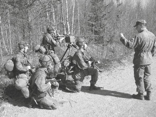 Kentän kuulumisia Ilmatorjunta-aselajin Ritarimalja Reserviupseerikoululle 54 Ilmatorjunta 2/2012 RITARIMALJA on Mannerheimristin ritarien ilmatorjunta-aselajille 28.1.1987 lahjoittama ikuisesti kiertävä kiertopalkinto.