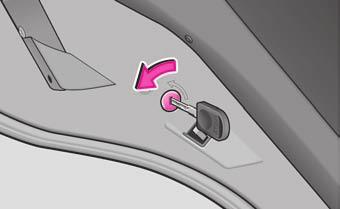 34 Lukituksen avaaminen ja lukitseminen Lukitseminen sisäpuolelta Kaikki auton suljetut ovet voidaan lukita sisäpuolelta painamalla lukitusnupit alas.
