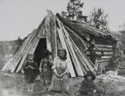 Lemmikkieläimenä Kustulla oli ahma, jonka hän saanut pentuna kiinni. Kerran Kustu oli Kutujärven kämpällä kaverinsa kanssa ahma mukanaan. Miehet lähtivät töihinsä ja jättivät ahman kämppään.