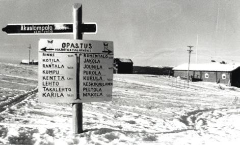Keski-Kaulasessa asuivat pitkiäkin aikoja kuuluisat lapinhullut Repe Helismaa ja Tapio Rautavaara, jotka tekivät siellä mm. laulun Rakovalkealla.