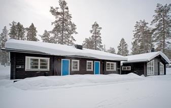 Rinteistä pääsee laskemaan pihaan ja hiihtolatu on vieressä. MÖKISSÄ HUONEISTOA omalla sisäänkäynnillä.