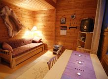 Hiihtoladuille 50 m, rinteeseen,5 km, Lapland Hotel Äkäshotelliin 00 m.