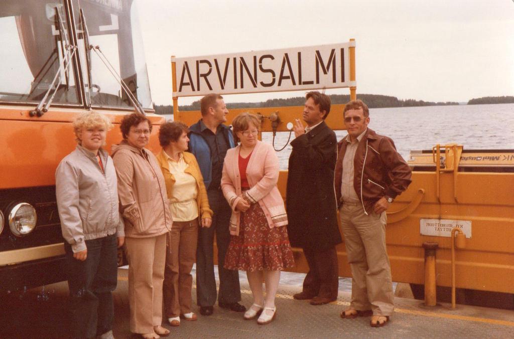 4 Posti- ja telelaitos liikennöi keltaisilla linjureillaan Rääkkylään vuodesta 1964 vuoteen 1992. Postilinja Rääkkylään tuli Kiteeltä ja meni Liperin kautta Joensuuhun.