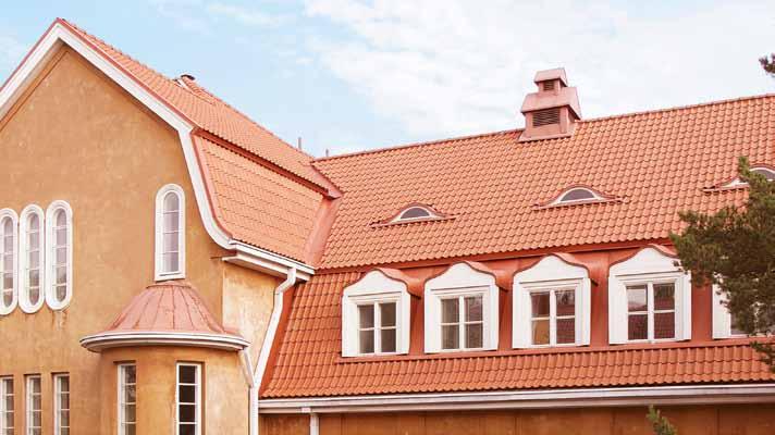 KERAAMISET KORAMIC-KATTOTIILET Poltettu kattotiili - vanhin katemateriaali Usein vanhojen kattojen korjauksessa ongelmana on se, mistä löytyisi vanhan mallin mukaisia kattotiiliä, etenkin jos