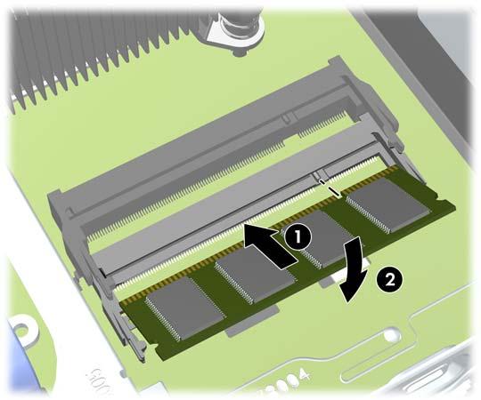Asenna muistimoduuli liu'uttamalla SODIMM-moduuli kantaan noin 30 kulmassa (1) ja painamalla sitten SODIMM-moduulia alaspäin (2) niin, että salvat lukitsevat sen paikalleen.