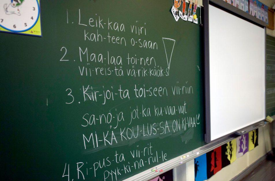 Valtiolla kuukausipalkkaisten mediaaniansio oli 3513 euroa. Kuntasektorilla kuukausipalkkaisten mediaaniansio oli 2751 euroa.