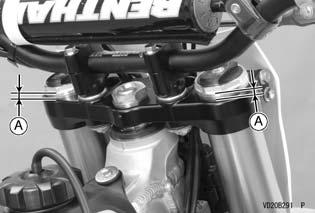 Takajousitus (UNI-TRAK ) HUOLTO JA SÄÄDÖT 261 Katso lisätietoja takajousituksesta moottoripyörän englanninkielisen Omistajan käsikirjan luvun "MAIN- TENANCE AND ADJUSTMENT" kohdasta Rear Suspension,