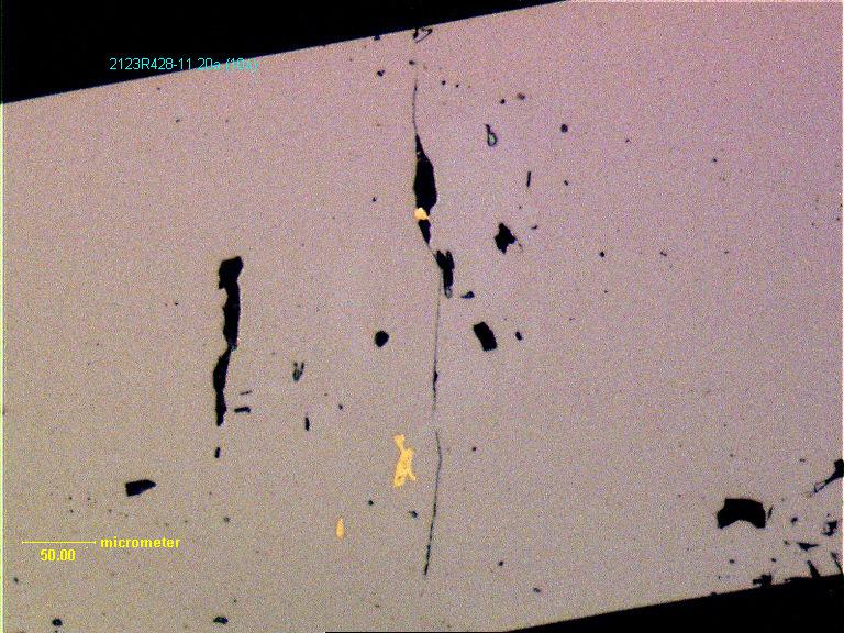 GEOLOGIAN TUTKIMUSKESKUS Pirkkalan Erkkilän kultamineralisaatio 10 Kuva 8. Erkkilän kultarakeita sulkeumana arseenikiisussa, näyte R428-11.20.