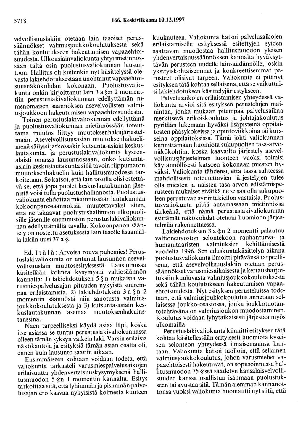 5718 166. Keskiviikkona 10.12.1997 velvollisuuslakiin otetaan lain tasoiset perussäännökset valmiusjoukkokoulutuksesta sekä tähän koulutukseen hakeutumisen vapaaehtoisuudesta.