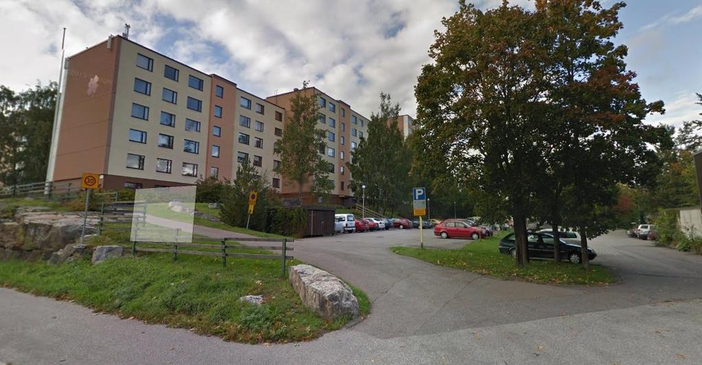 raus. Saneerauksessa porraskäytävässä on lähes aina auki johtotiekanava, johon saadaan samalla asennettua katolta alas tuleva aurinkopaneelien syöttökaapeli.