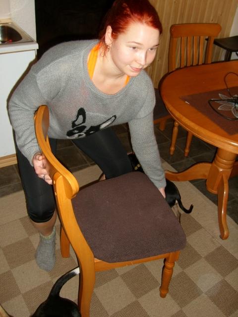 3. Lihasvoimien harjoittaminen arkielämässä Esineitä nostaessasi kuten tuolia tai kauppakassia jännitä lantionpohjan lihakset ennen