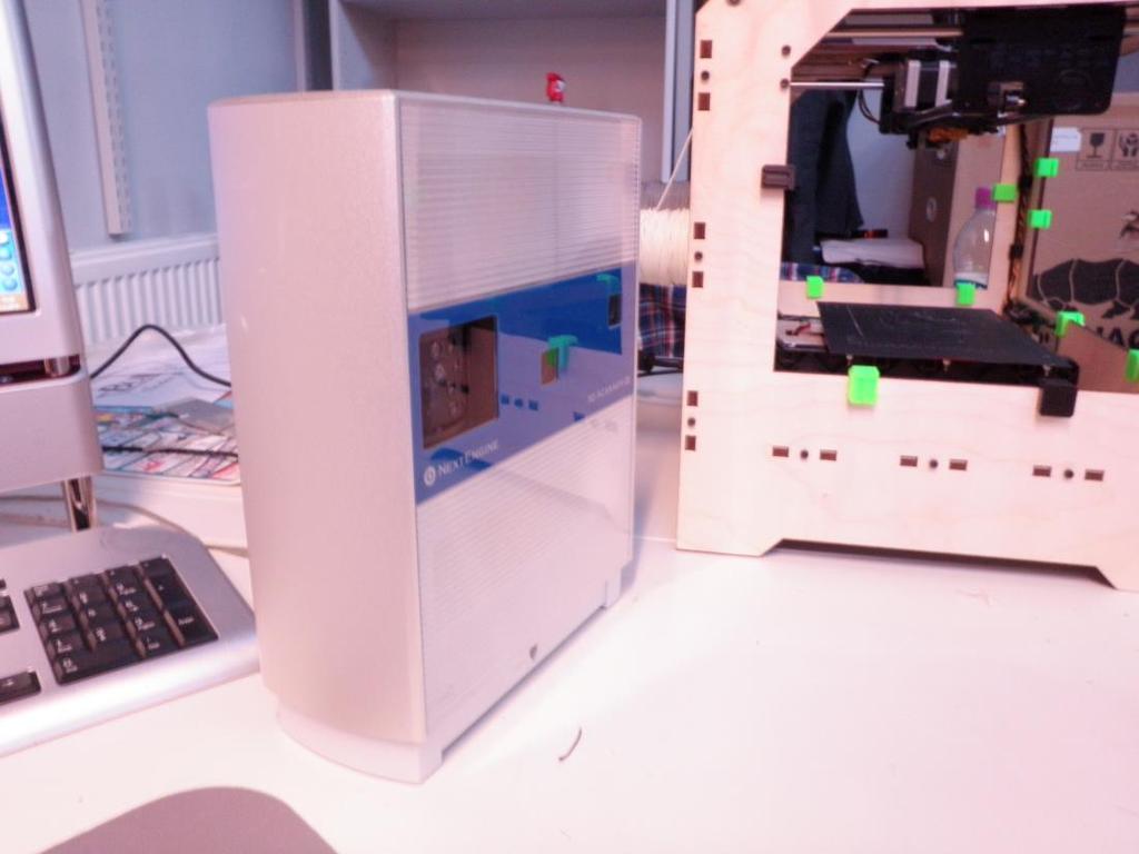 13 3 KOSKETUKSETON 3D-SKANNAUS 3.1 Käytettävä skannauslaite Käytettävä kosketukseton skannauslaite on Nextengine 3D-laserskanneri.