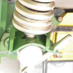 docx @ 756852 @ @ 1 21 /BA/Erstinbetriebnahme/EasyCut/EasyCut 32 CV Float/Anbau und Einstellung der Entlastungsfedern