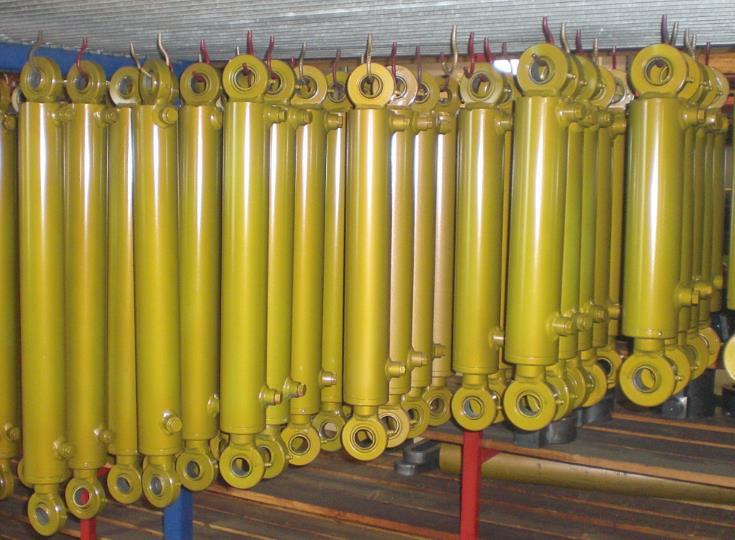 19 Kuva 8. Ravaltsu Oy hydraulisylinterivarasto. (Kuva: Tuomas Vesala 2013) 4.1.1 Perussylinteri mallit Perusmalliset sylinterit luodaan Ravaltsu Oy:n omilla rakennemitoilla.