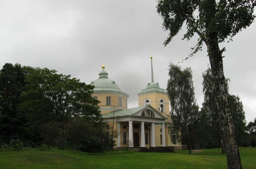 3.3 Julkiset rakennukset Kirkot Kotkansaarella on ollut kaksi kirkkoa sekä kaupungin kappeli. 4 Nykyistä kivikirkkoa on edeltänyt Pyhän Nikolaoksen puinen pyhättö.