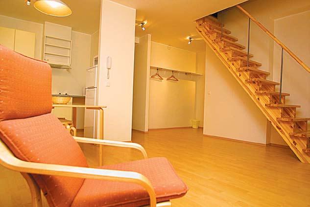 Aknad on vahetatud. Korter on vaba! Hind: 870 000 kr. Tel 6 684 700, 56 682 241, Mihhail Voronin Müüa 3-toal krt Mustamäe tee 122.