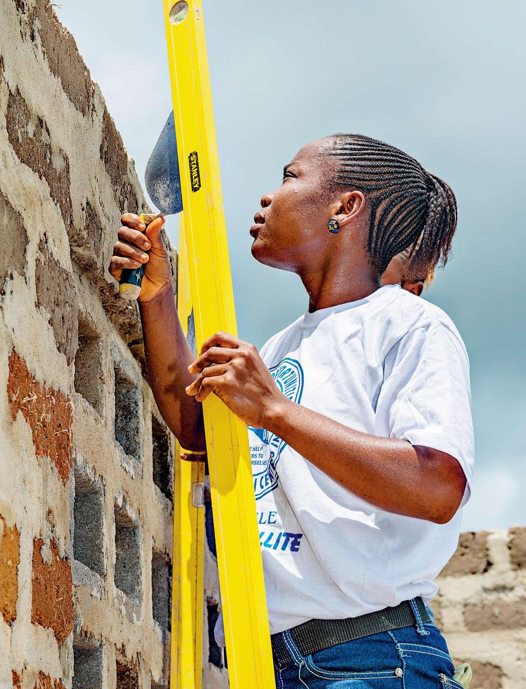 24-vuotias Sarah Llamah opiskelee muurariksi