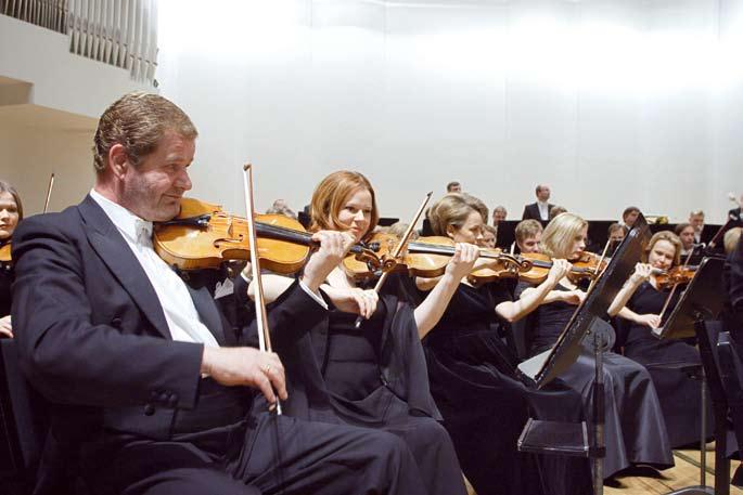 I.8 VARSINAISEN TOIMINNAN ARVIOINTIA Selkeänä asiakastyytyväisyyden ja -uskollisuuden mittarina toimii konserttien tasaisen korkea täyttöaste; vuonna 2006 konserttien keskimääräinen täyttöaste oli