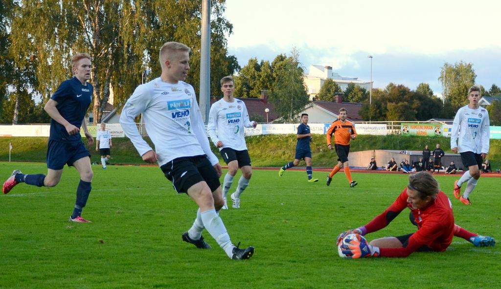 hävitä tai pelata tasan FC Espoo- ja Haka/HJS-otteluissaan. Haka/HJS puolestaan on syyskierroksella onnistunut kääntämään tiukat ottelut voitokseen.