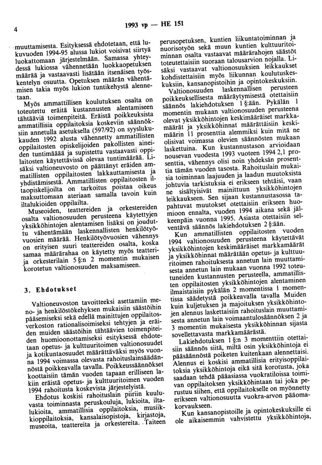 4 1993 vp - HE 151 muuttamisesta. Esityksessä ehdotetaan, että lukuvuoden 1994-95 alussa lukiot voisivat siirtyä luokattomaan järjestelmään.