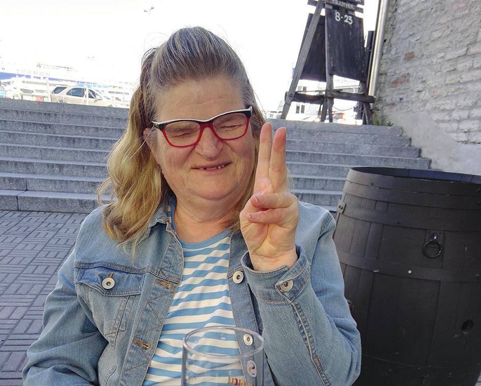 Keski-Suomen Kehitysvammaisten Tukiyhdistyksen jäsentiedote 3/2017 Tuulan lähellä hyvä olo tarttuu Tuula Anneli Nieminen, 60 vuotta.