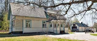 (2 makuuhuonetta saa tarvittaessa lisää) Talo itsessään jo puhuttelee! Maalämpö! Sovi oma esittelyaikasi ja tule paikan päälle ihastumaan! Mh. 440.000.