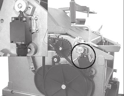 Spånhuven fungerar som kutterskydd vid planhyvling. OBS! Arbeta aldrig med maskinen utan monterad och låst spånhuv. Skyddsbrytare förhindrar start vi felaktigt monterad utkasthuv. 8.4 8.