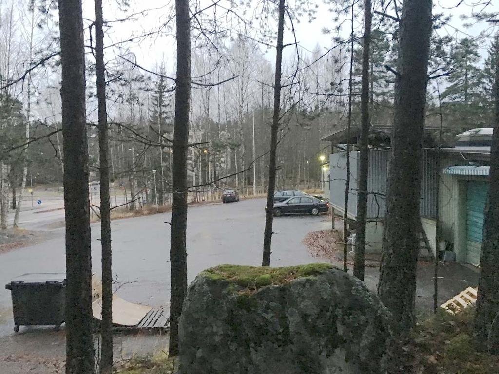 6 Tontin rakennusalojen kaikille sivuille on merkitty parvekkeiden lasitusmääräys estämään liikenteestä aiheutuvaa melua.