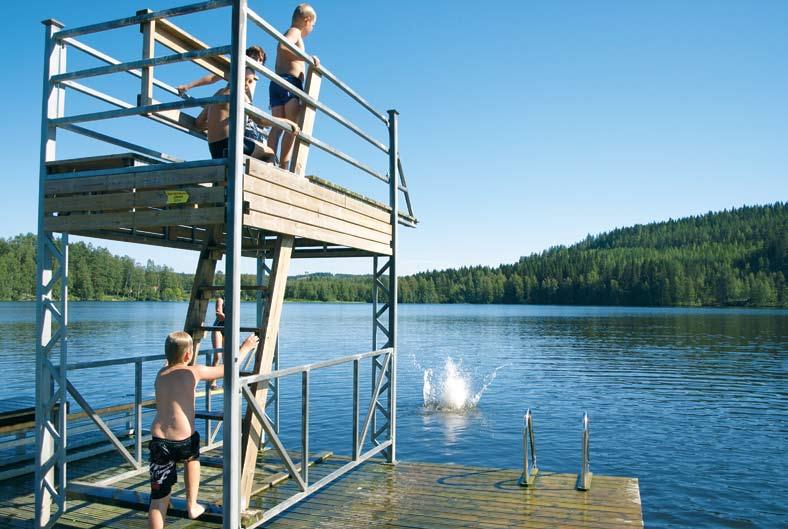 Uimalat Uimalat, hyppytornit, ponnahduslaudat * Kuvien laitureissa voi olla lisävarusteita. Julkisille uimarannoille suunnittelemme tapauskohtaisesti tarvittavat laiturit erilaisine varusteineen.