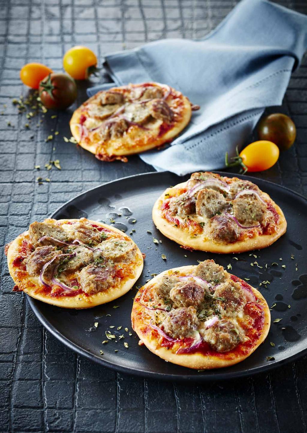 Kreikkalaiset frikadellit ja marinoitua fetaa, rucolaa ja kukkakaalihummusta Minipizzat Delikatess mini-frikaddelleilla 20 kpl Kreikkalainen frikadelli 65 g, kuumenna pakkauksen ohjeen mukaan.