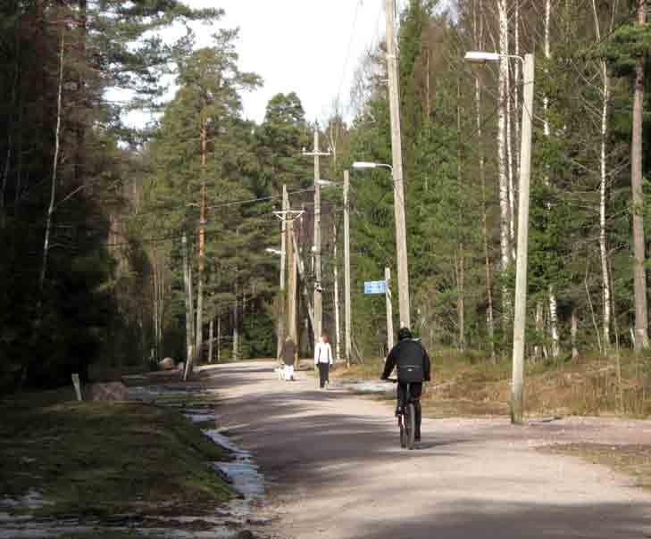 PYÖRÄILY KESKUSPUISTOSSA Espoon keskuspuisto on 88 hehtaarin kokoinen ulkoiluja virkistysalue Espoon keskuksen eteläpuolella.