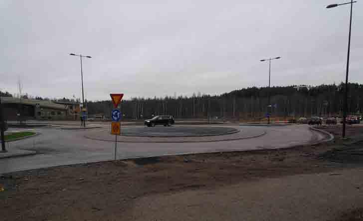 kolmihaaraliittymä, jossa