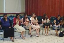 Kurkistus neuvoston kokoukseen On sunnuntaiaamu, ja 45 sisarta Bugambiliasin seurakunnassa Guadalajarassa Meksikossa kokoontuvat neuvostona.