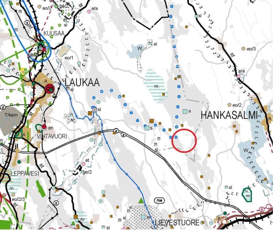 3.3. Maasto Maasto on loivasti rannasta nousevaa rinnettä. Jyrkänteitä, louhikkoja ja hetteikköjä ei ole. Rannat ovat Karjalaisniemen kohdalla kivikkoisia ja nopeasti syveneviä.