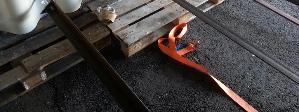 sisäpuolelle vetotankoja