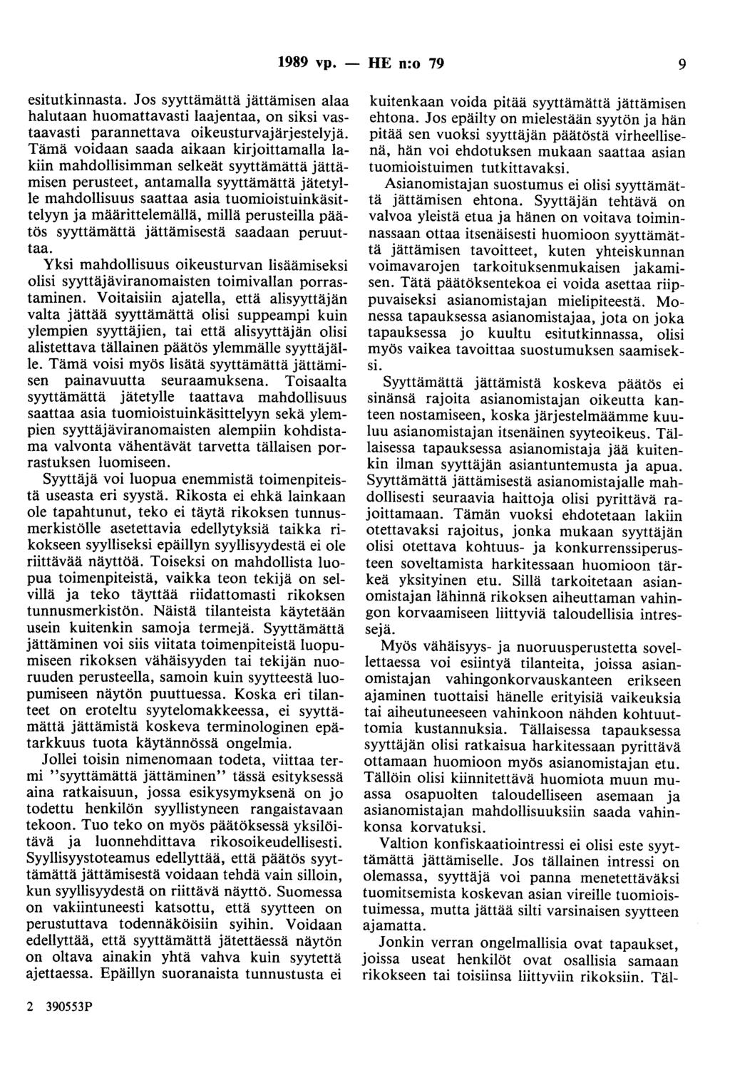 1989 vp. - HE n:o 79 9 esitutkinnasta. Jos syyttämättä jättämisen alaa halutaan huomattavasti laajentaa, on siksi vastaavasti parannettava oikeusturvajärjestelyjä.