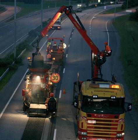 19 voidaan käyttää myös Uraremix-menetelmää (Kuvio 5). Menetelmässä tienpinta lämmitetään infrapunalämmittimillä noin 150 o C lämpöiseksi.