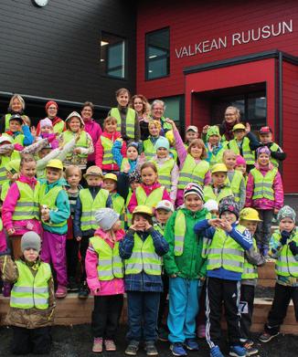 Joulutervehdyksiin tarkoitetut varat lahjoitamme perinteitä noudattaen suoraan alueen yksinäisille ja tarvitseville kaupunkien sosiaalitoimien kautta.