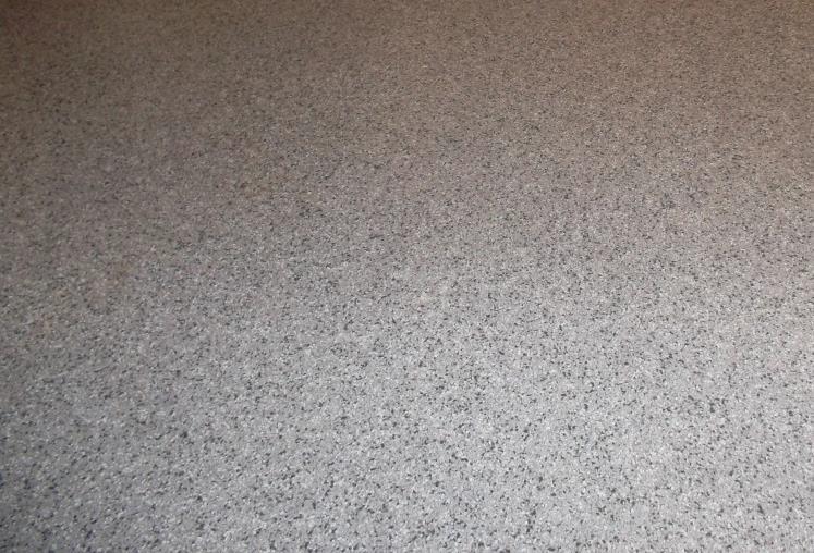 TURVALATTIA (liukastumisen estävä lattia) muovimatto, alumiinioksidikiteitä läpi maton rakenteen pinta piikarbidia- sekä kvartsikiteitä.