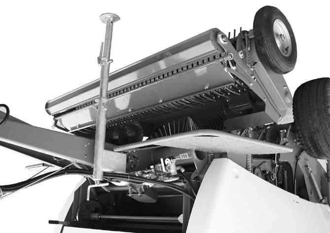 Pos: 52.27 /BA/Fahren und Transport/Rundballenpresse/Bild Abstellstütze runter Comprima @ 66\mod_30273965_7.docx @ 65039 @ 3 @ Pos: 52.