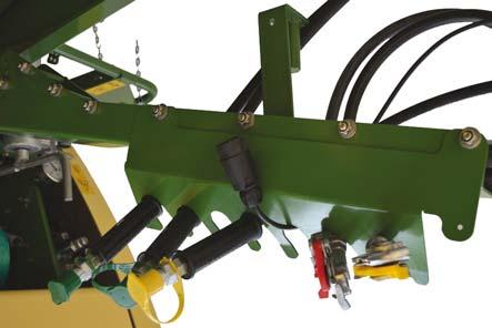Pos: 52.34 /BA/Fahren und Transport/Rundballenpresse/Bild Comprima Hydraulikschläuche abziehen x-treme @ 238\mod_394747777_7.