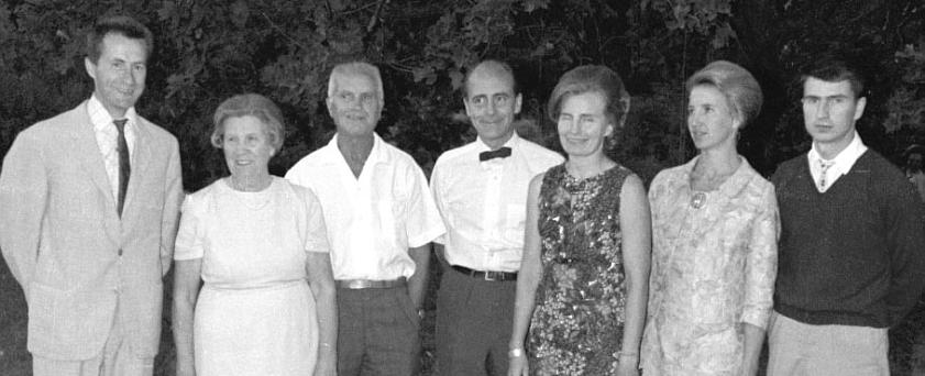 Historio La tuta familio Vilkki en 1969: Juhani, Suoma kaj Joel Vilkki, Panu, Soili, Heljä kaj Simo. La foton sendis Simo Vilkki. ra.