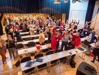 Esimerkiksi Earyhmäläisten ja Ystävätoiminnan vapaaehtoisten määrä on kasvanut. TERO HINTSA Outi Mäenpää lumosi yleisön.