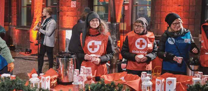HYVÄ JOULUMIELI 23.11. 24.12.2017 Hyvä Joulumieli -keräys alkaa päivää aikaisemmin TATU BLOMQVIST PIPARIT JA GLÖGI maistuivat ohikulkijoille Helsingin päärautatie asemalla marraskuussa 2016.