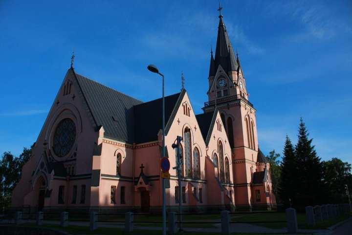 TIIVISTELMÄ