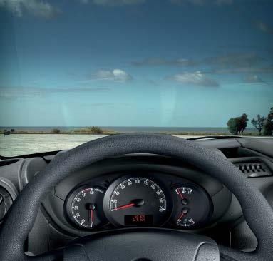 Opel Movanon ohjaamo istuimista ergonomisesti sijoitettuun vaihteevalitsimeen ja kallistettavaan ohjauspyörään on suunniteltu pitämään