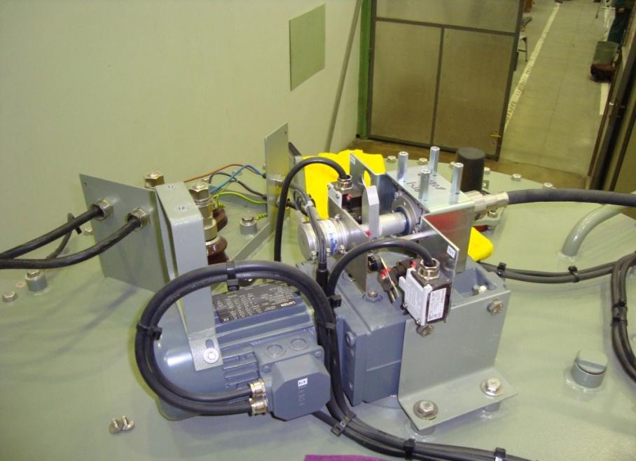 26 winding, secondary power winding) sekä apukäämitys (measuring winding), josta saadaan mittaukset. Säätöasteen laskenta hoituu virtainjektiolaitteen (CIF) avulla.